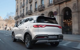  BYD ATTO 2 arriva sulle note di “What a Wonderful World”